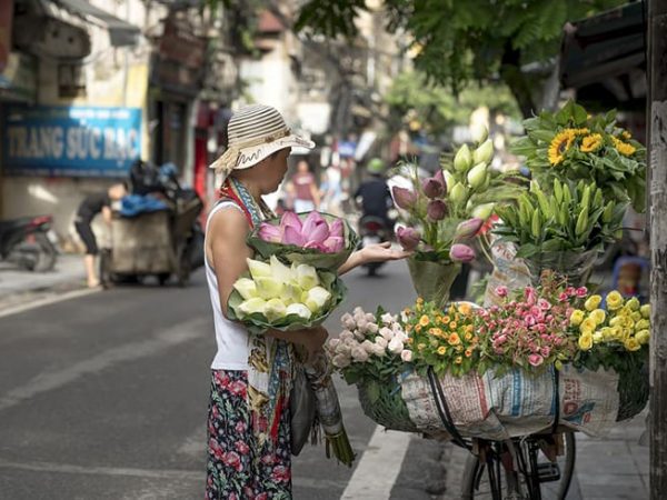 Hanoi old quarter street Pixabay quangpraha