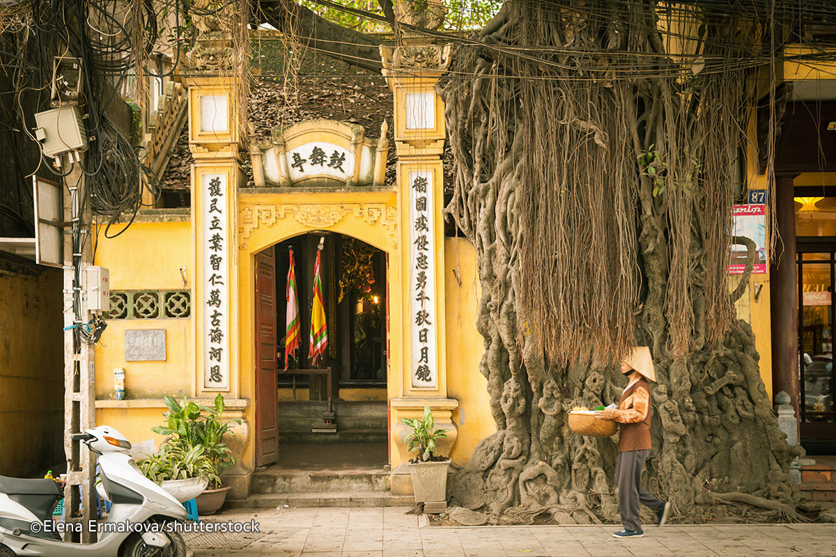 Visit a temple Photo @vietnam guide.com 1
