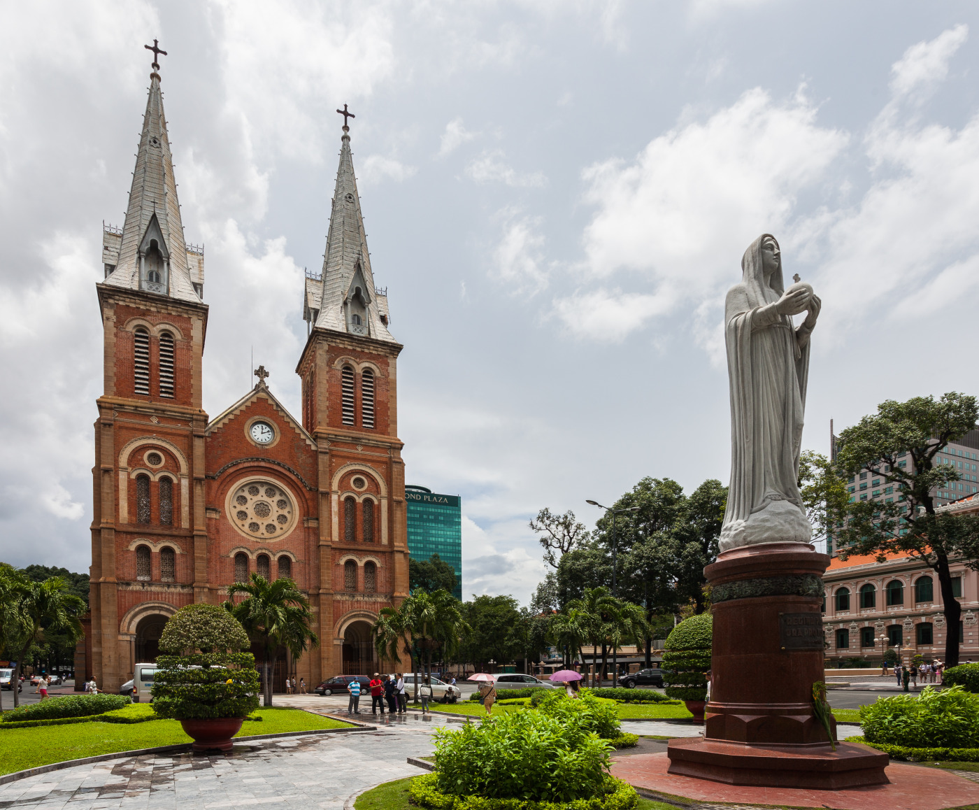 Basilica de Nuestra Senora Ciudad Ho Chi Minh Vietnam 2013 08 14 DD 03 1