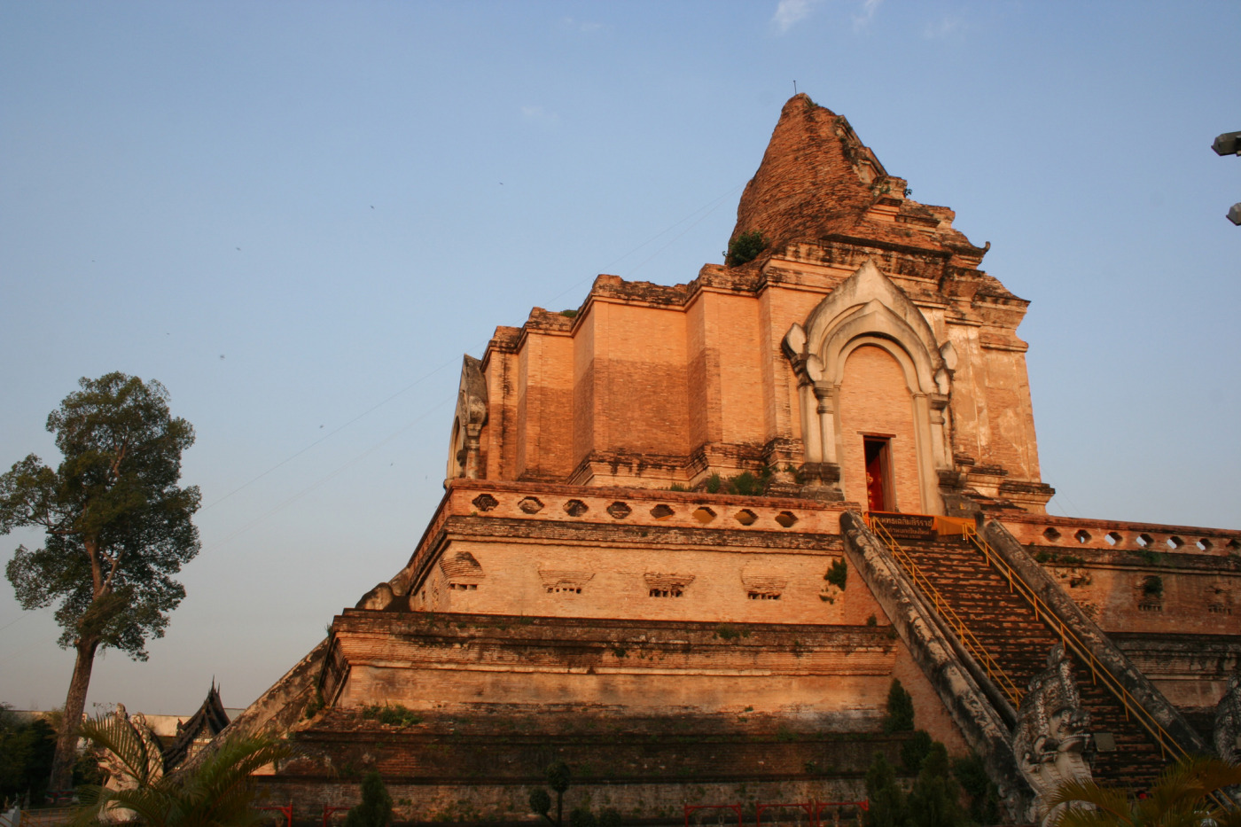 Wat Chedi Luang Chedi Dawn