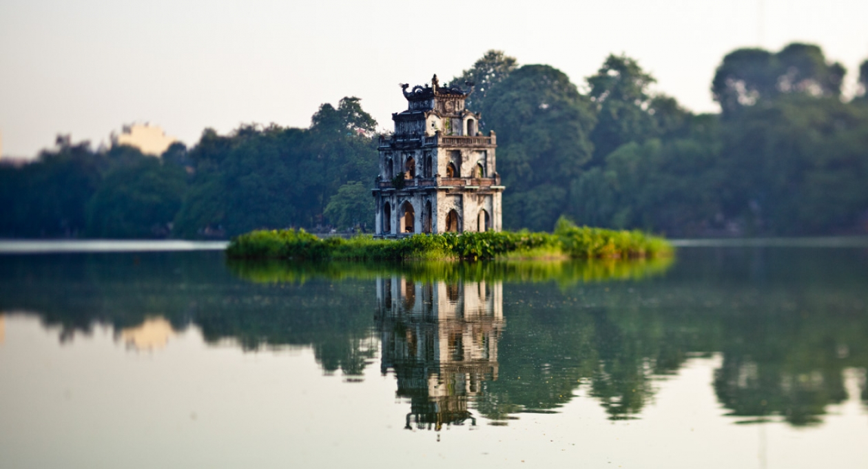 Hanoi tourism offers more than just sights — it’s an experience of culture, flavor, and vibrant street life