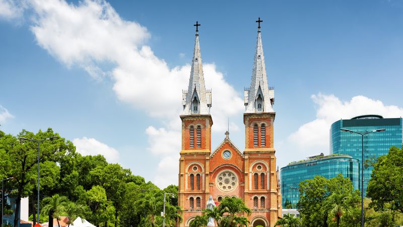 Big city vibes meet rich history – a highlight of the best Vietnam tours
