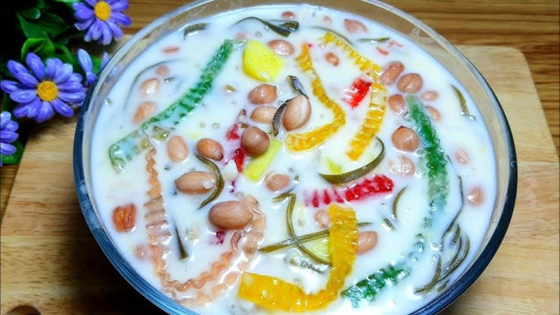 Top 6 Must-Try Hanoi Food Tour Experiences for an Unforgettable Culinary Journey 7 Che: Vietnam’s sweet, icy treat — colorful, refreshing, and endlessly customizable