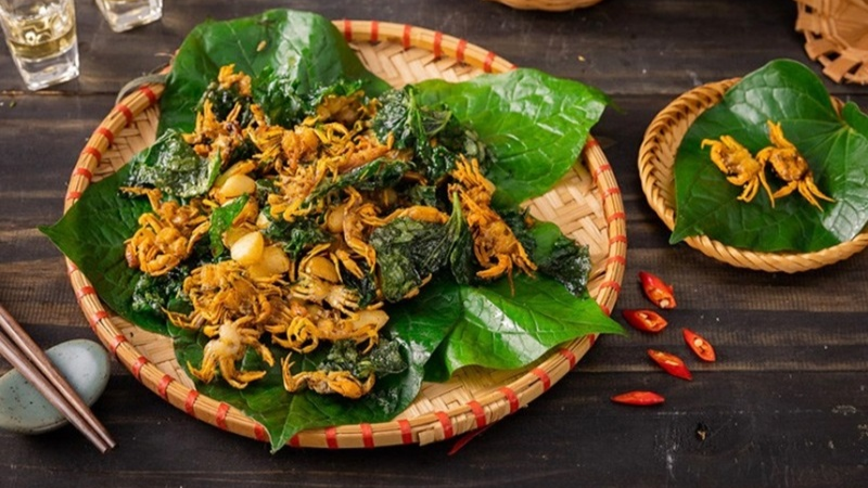 Ninh Binh Day Tour from Hanoi: A Journey into Vietnam’s Timeless Beauty 5 Mountain goat meat and crispy rice served on a Ninh Binh day tour from Hanoi