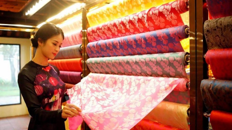 Colorful Vietnamese silk scarves for sale in Nha Trang